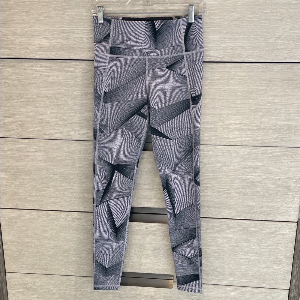 Under Armour Heat Gear Full Length Geometric Black & Purple Leggings S-M